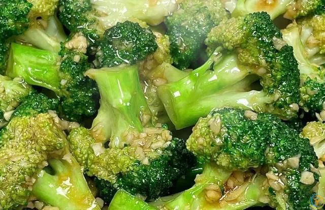 天气闷热食欲差，建议八道素菜别错过，清爽美味，吃一次，爱一次