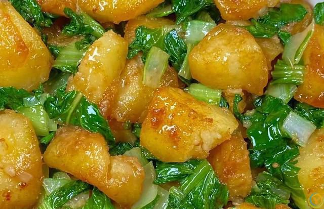 天气闷热食欲差，建议八道素菜别错过，清爽美味，吃一次，爱一次