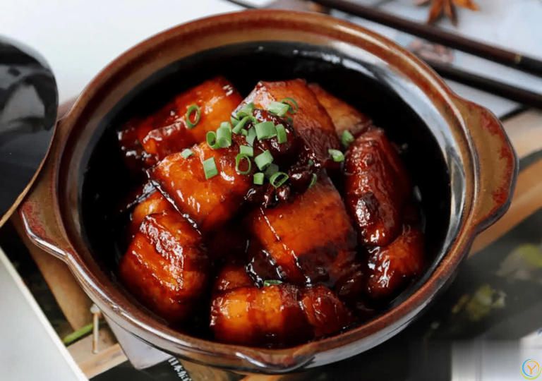红烧肉的秘诀：六个关键步骤，让传统美味肉香浓郁不油腻