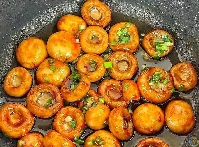 含钾是香蕉12倍，夏天多吃，一补钾、二润肠、三强免疫，不懂可惜