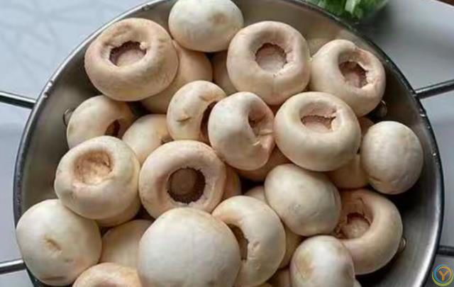 含钾是香蕉12倍，夏天多吃，一补钾、二润肠、三强免疫，不懂可惜