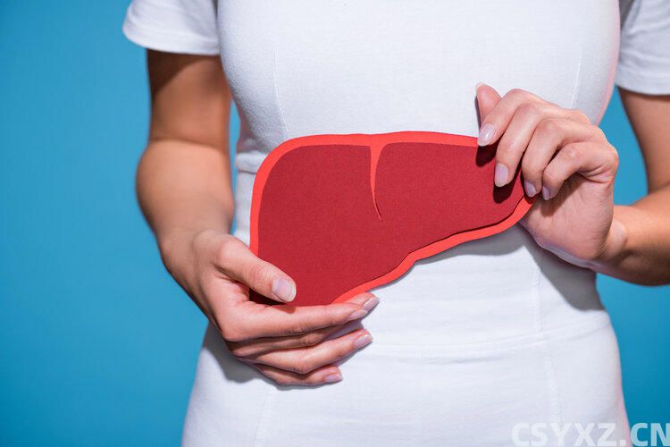 睡觉时尽量把脚露在外面，有什么作用？医生：经常失眠或与肝有关