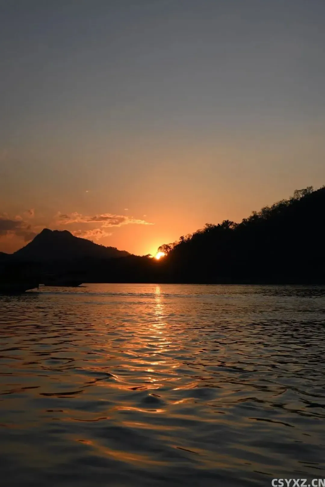 △湄公河的日落时分,太chill了。(图/受访者供图)