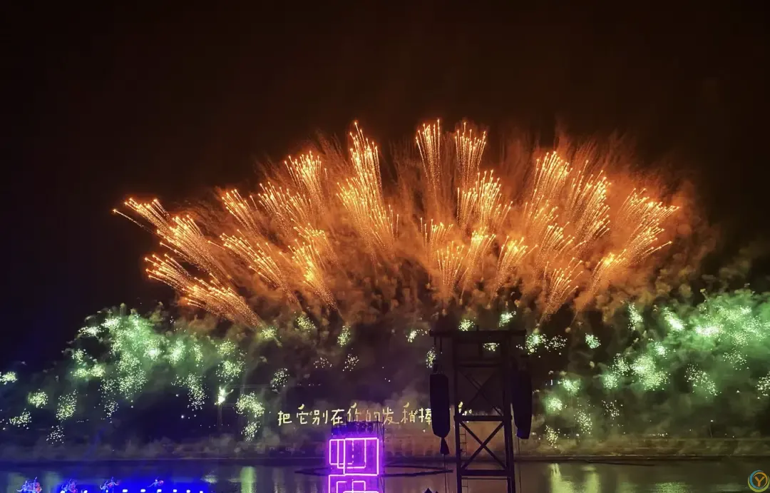 △有烟花实景的KTV,了解一下。(图/晓洋)