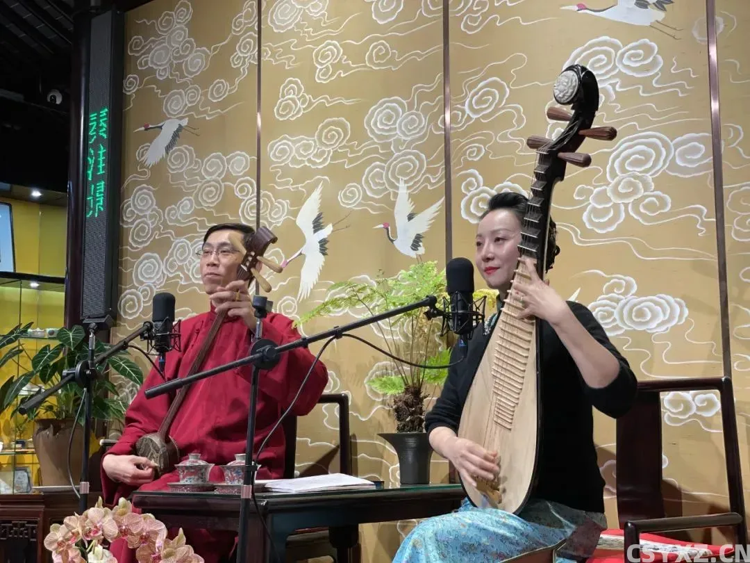 △随机选择的评弹馆,意外地让人回味。(图源/作者)