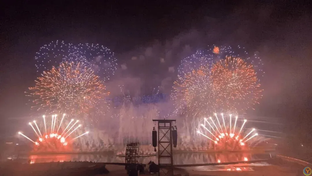 △天空剧院的座位是随机分配的,可能会有灯架、音响架的遮挡.(图/晓洋)