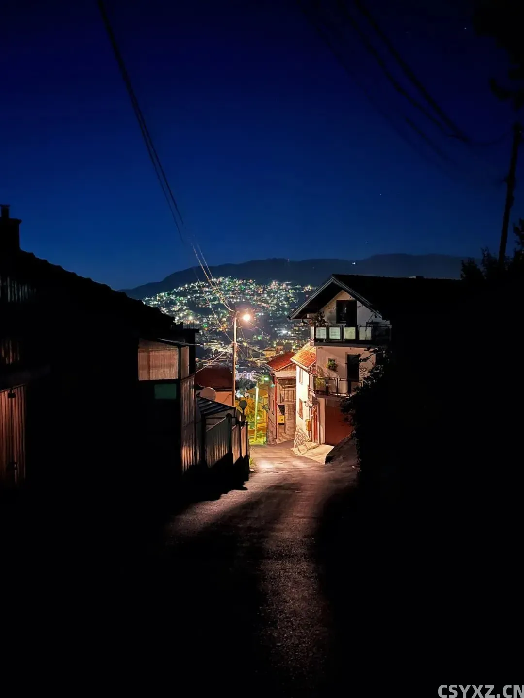 △萨拉热窝是个山城,地势高低错落。(图/受访者供图)