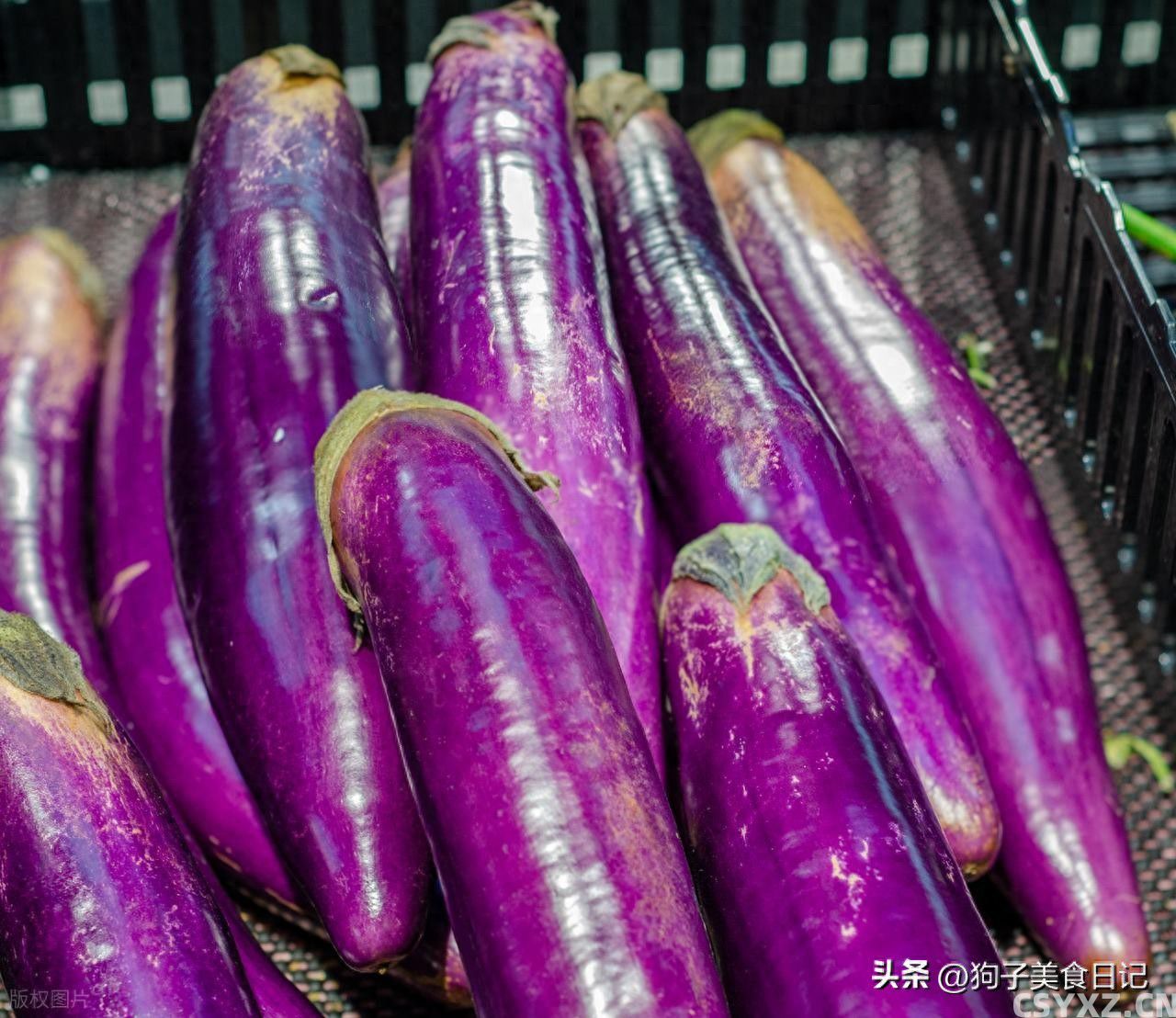 夏天的茄子跟我做，不用油炸，一样喷香，清热解暑又下饭