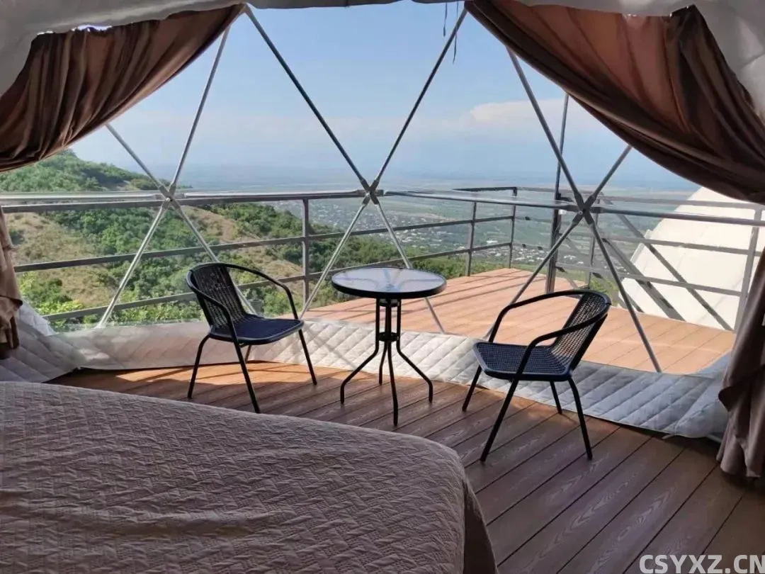 △在西格纳吉住的露营酒店,景观非常好。(图/受访者供图)