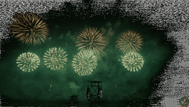 △浏阳的烟花总有让你心动的一款。(图/晓洋)