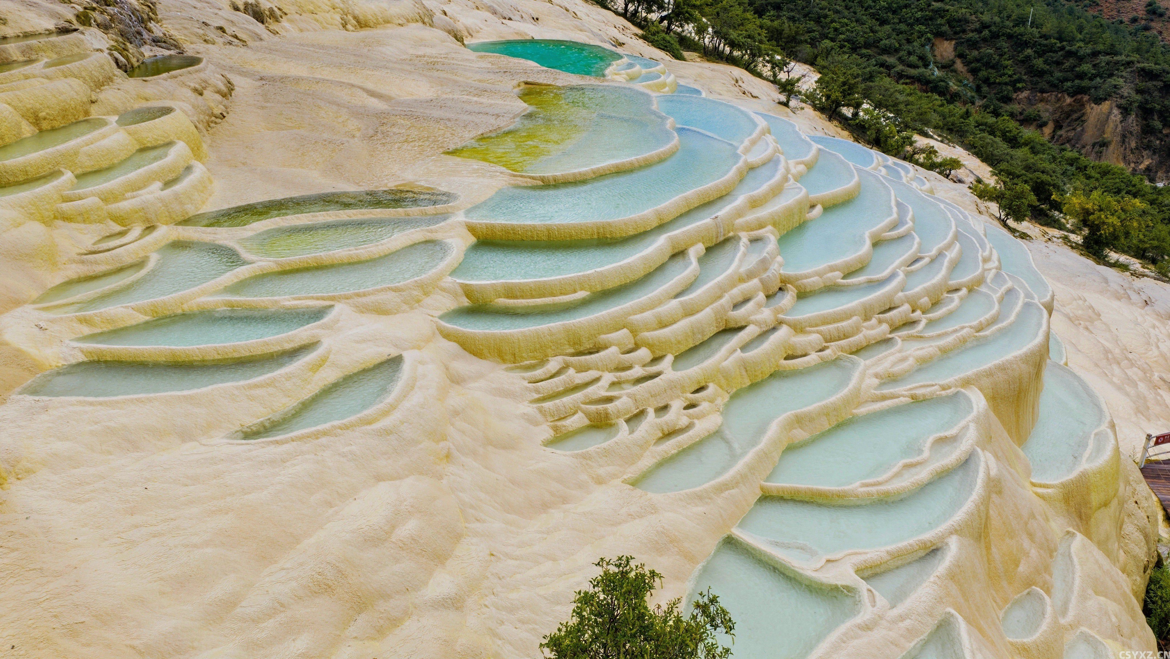 云南香格里拉：白水台秀美如画