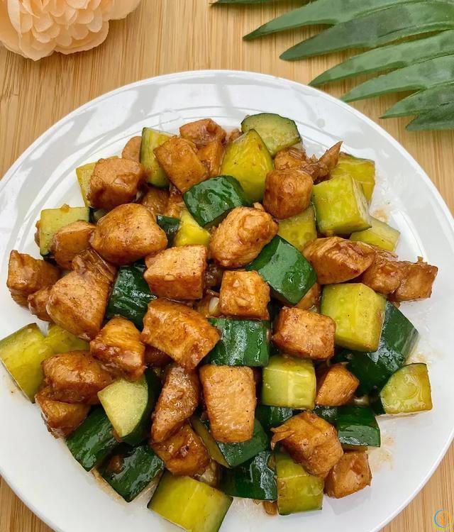 三伏天将至，少吃大鱼大肉，多吃这8道菜，应季而食，平安度夏！