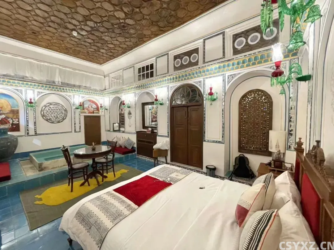 △有一晚入住当地网红民宿,房间里甚至有个喷泉。(图/受访者供图)