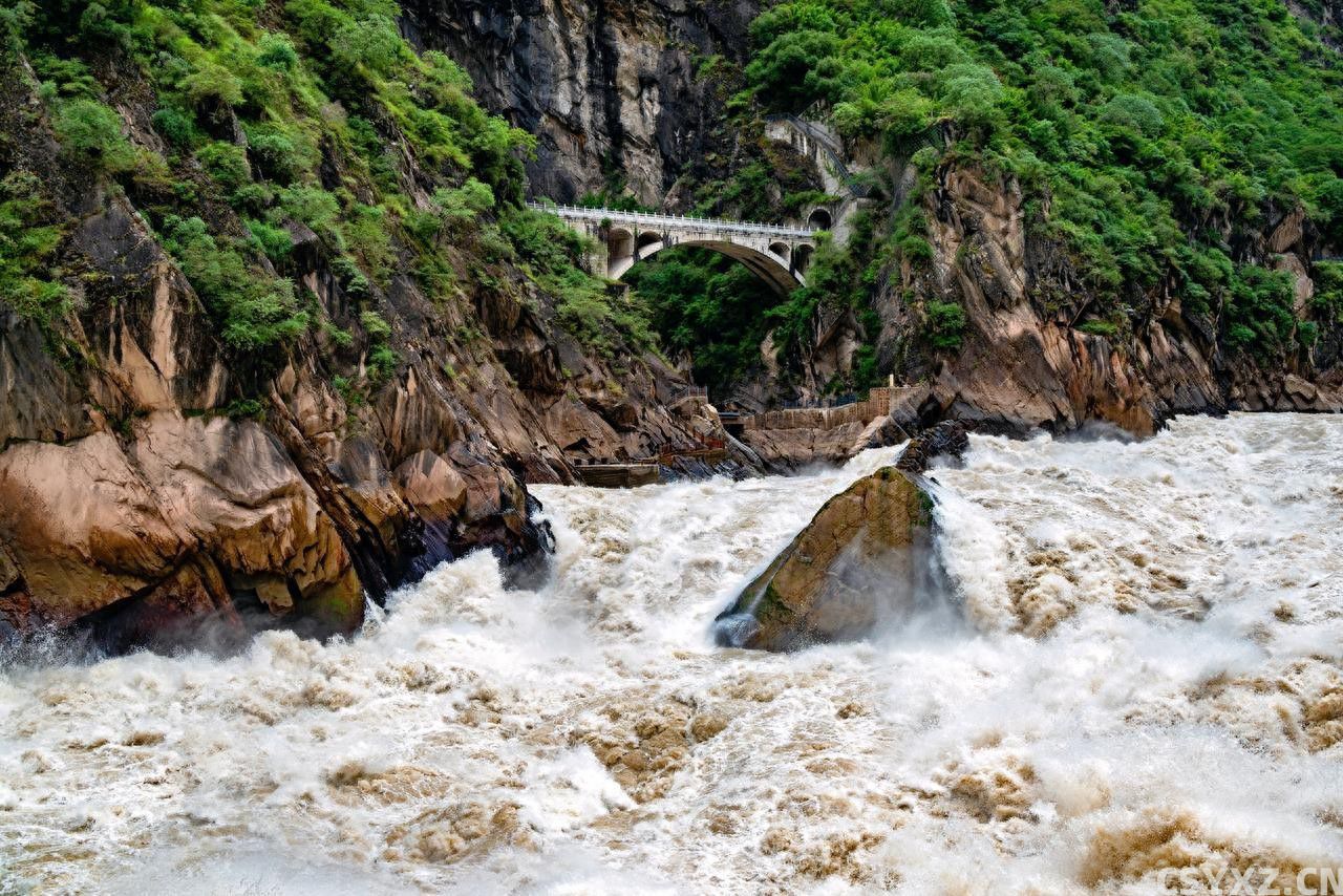 七八月份适合去哪里玩，这8个地方，美景繁多，山水精妙