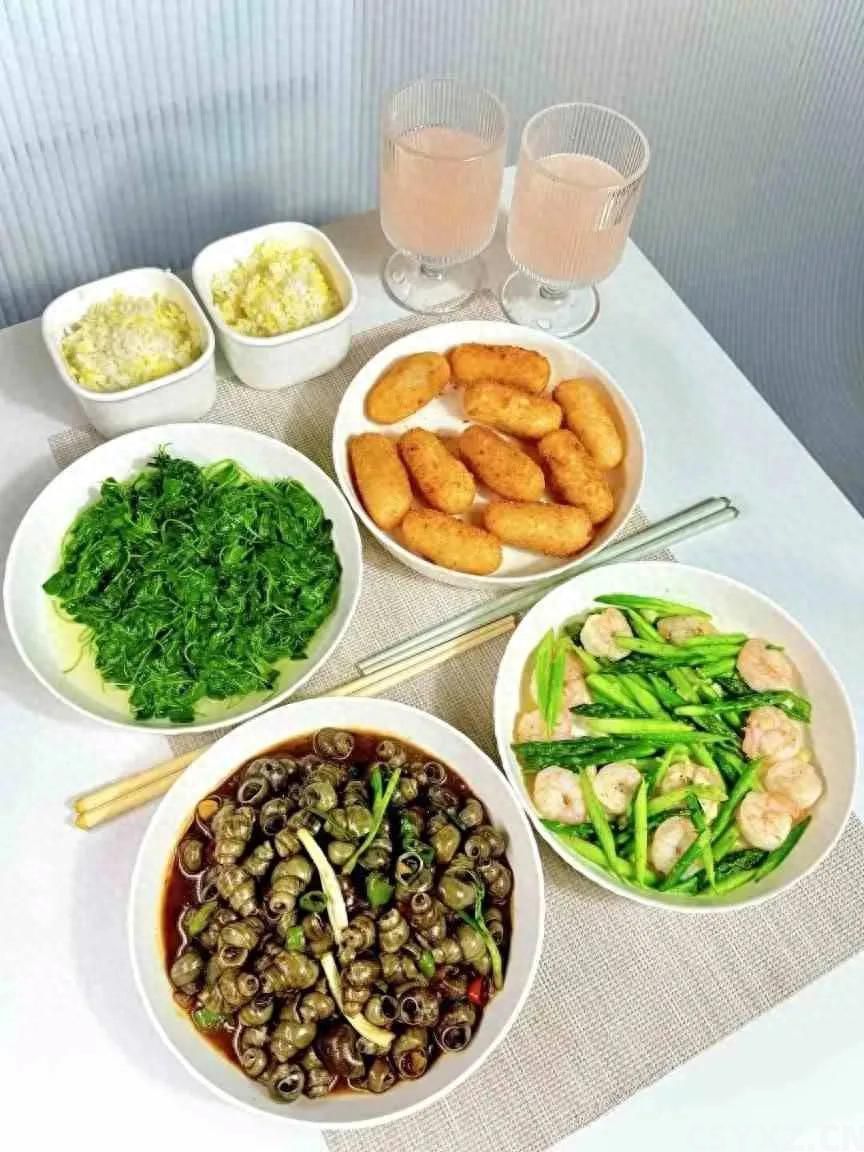 两个人的午餐可以做到顿顿四个菜、九天不重样，你相信吗？