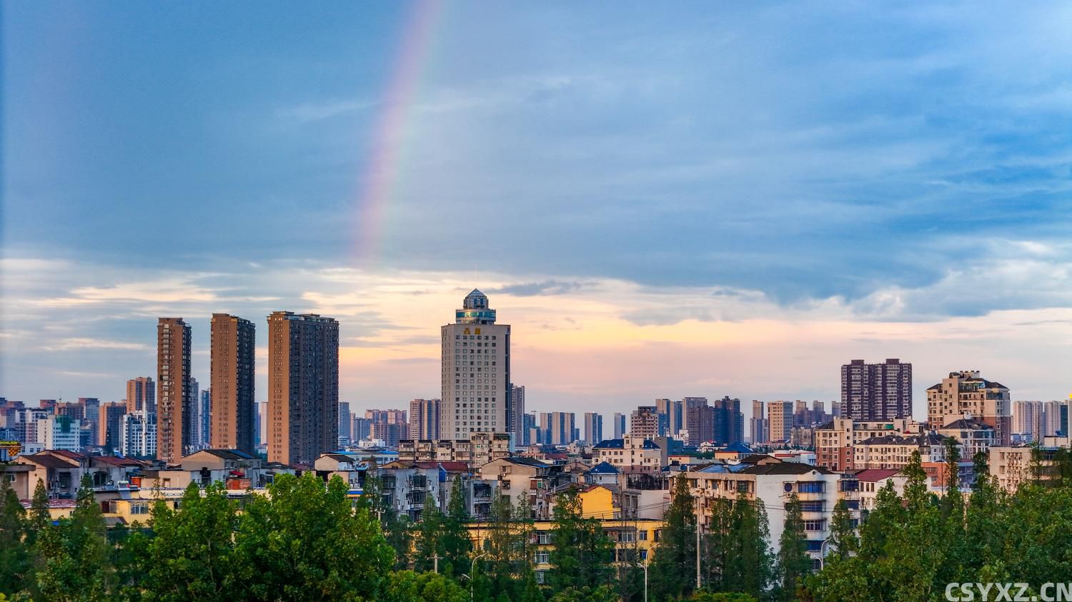 浪漫邂逅！荆州天空惊现&ldquo;彩虹晚霞&rdquo;同框美景