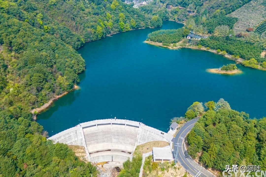 杭州径山脚下有个龙潭风光宜人，单曲拱坝***特色，知之者却甚少
