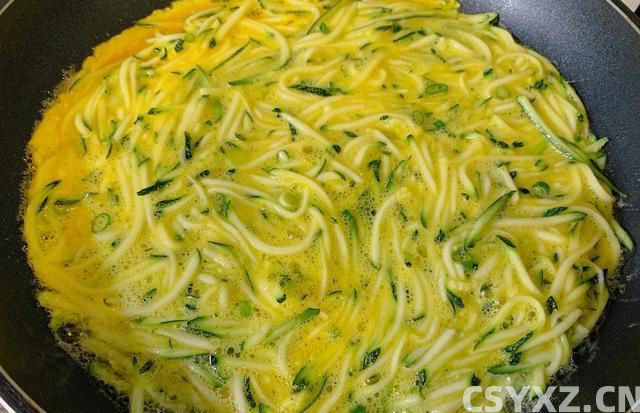 我家最受欢迎的早餐饼，不加面不加水，10分钟上桌，全家抢着吃！