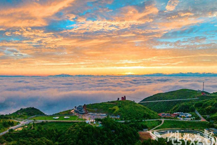 夷陵：浩瀚云海与灿烂晚霞同框 夏日百里荒迎来如梦似幻画卷