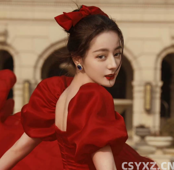 从心理学诞生起，众多学者就对颜色与人类心理和行为的关系展开研究，色彩心理学应运而生，它深入探索颜色如何影响人们的情绪、认知和性格。我们日常对颜色的偏好，并非偶然，而是受到潜意识、成长经历、文化背景等多种因素的综合作用。 一、喜欢红色的人红