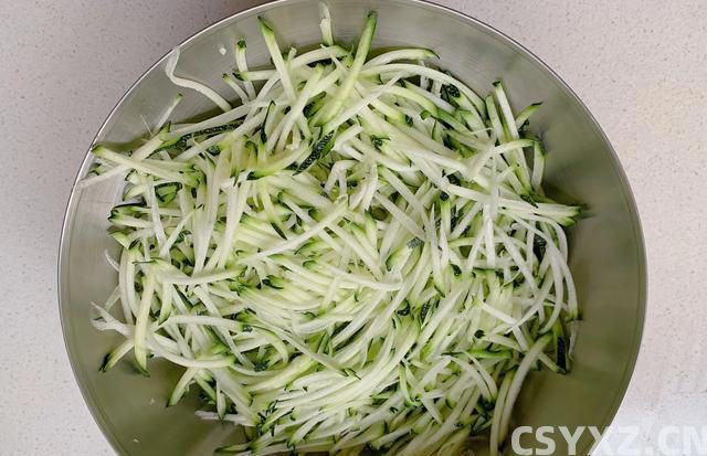 我家最受欢迎的早餐饼，不加面不加水，10分钟上桌，全家抢着吃！