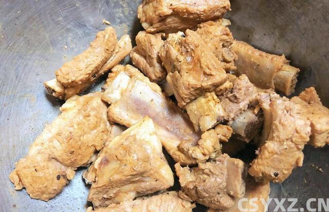 排骨别总红烧啦，教您做成美味的干锅排骨，麻辣干香，好吃到吮指