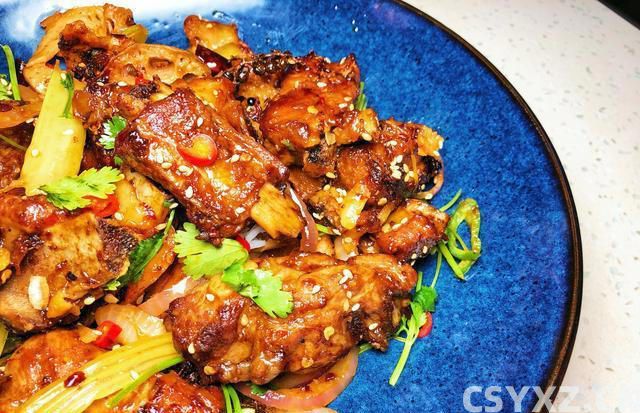 排骨别总红烧啦，教您做成美味的干锅排骨，麻辣干香，好吃到吮指