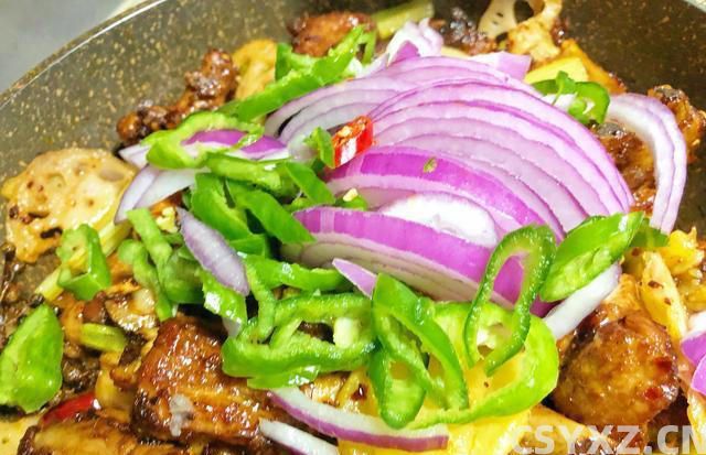 排骨别总红烧啦，教您做成美味的干锅排骨，麻辣干香，好吃到吮指