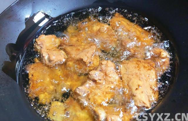 排骨别总红烧啦，教您做成美味的干锅排骨，麻辣干香，好吃到吮指