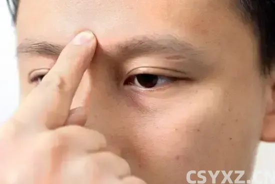 当把手指靠近眉心时，会产生一种奇怪的感觉，这是为什么呢？