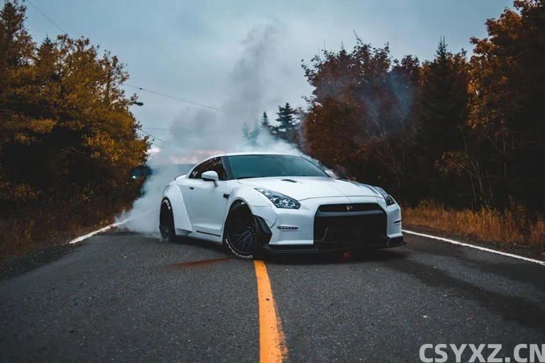 为什么***车轮胎扁，普通车轮胎厚？