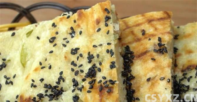 葱花饼这样做，不揉面不擀面，简单酥脆，比买的更好吃