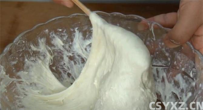 葱花饼这样做，不揉面不擀面，简单酥脆，比买的更好吃