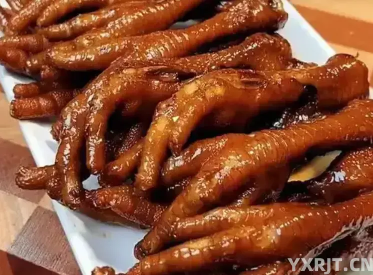 自己在家卤鸡爪记住这几步，卤出的鸡爪香糯入味，一顿一锅不够吃
