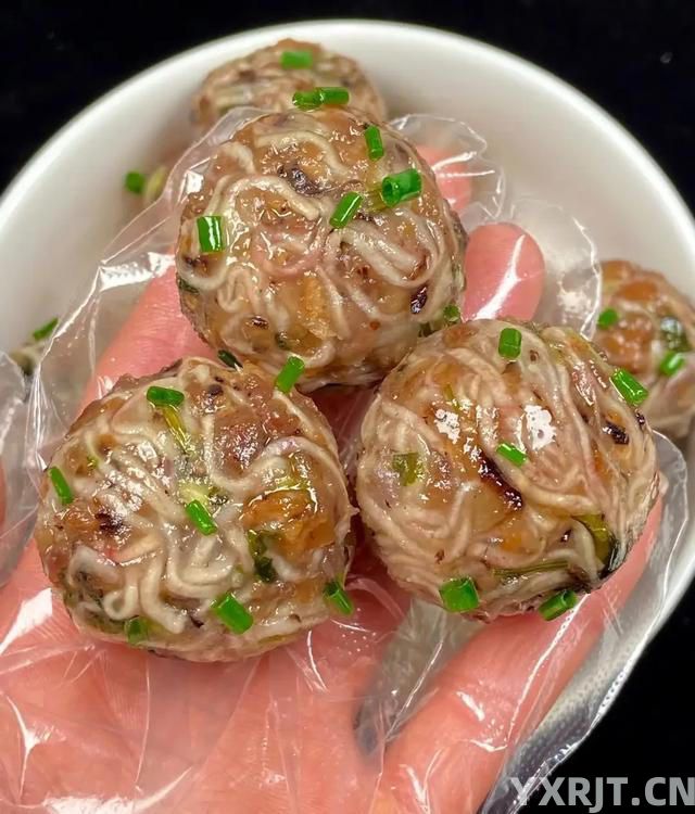 钾是苹果32倍，建议中老年人常吃多吃，腿脚更有劲，对肠胃也好