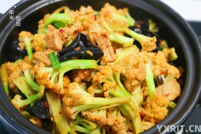 又是一道家常菜，大火快炒，几分钟上桌，配饭配面都好吃