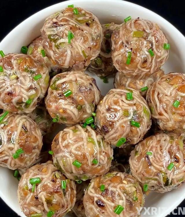 钾是苹果32倍，建议中老年人常吃多吃，腿脚更有劲，对肠胃也好