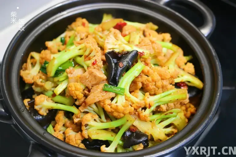 又是一道家常菜，大火快炒，几分钟上桌，配饭配面都好吃