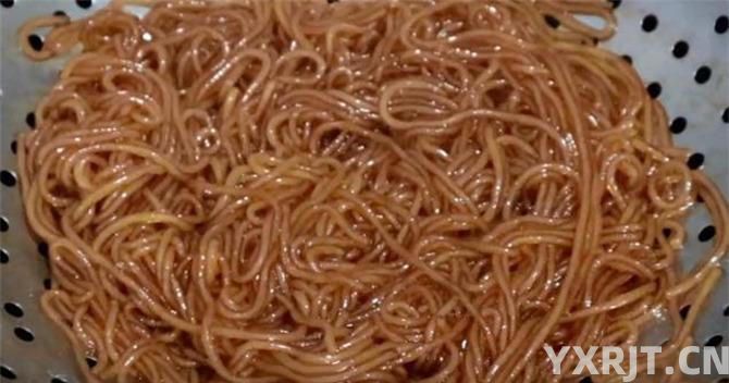 原来包菜炒粉条是这样做，难怪以前做的不好吃老粘锅，技巧在这里