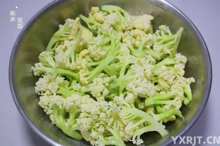 又是一道家常菜，大火快炒，几分钟上桌，配饭配面都好吃