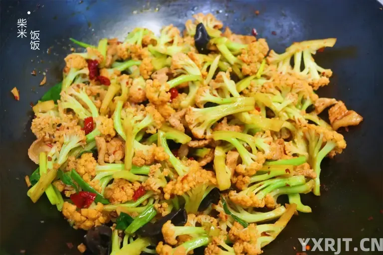 又是一道家常菜，大火快炒，几分钟上桌，配饭配面都好吃