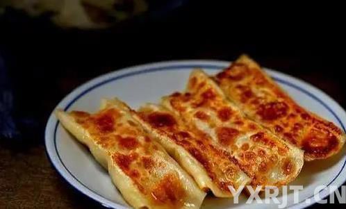 猪肉洋葱锅贴香脆秘诀，2个小技巧学会，煎出饭店味！