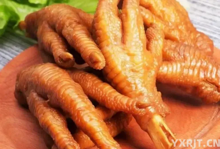 自己在家卤鸡爪记住这几步，卤出的鸡爪香糯入味，一顿一锅不够吃