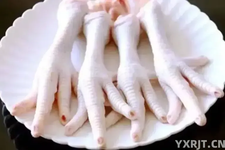 自己在家卤鸡爪记住这几步，卤出的鸡爪香糯入味，一顿一锅不够吃