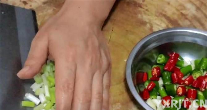 原来包菜炒粉条是这样做，难怪以前做的不好吃老粘锅，技巧在这里