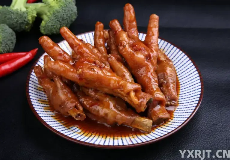 自己在家卤鸡爪记住这几步，卤出的鸡爪香糯入味，一顿一锅不够吃