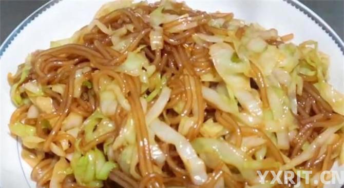 原来包菜炒粉条是这样做，难怪以前做的不好吃老粘锅，技巧在这里