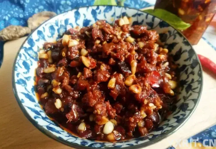 自己在家卤鸡爪记住这几步，卤出的鸡爪香糯入味，一顿一锅不够吃